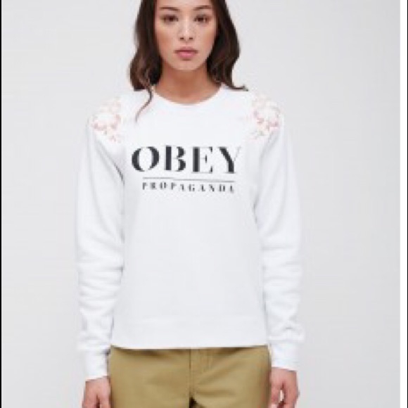 Obey Tops - NWT OBEY white lottie crewneck sweatshirt size M Obey Tops - NWT OBEY white lottie crewneck sweatshirt size M